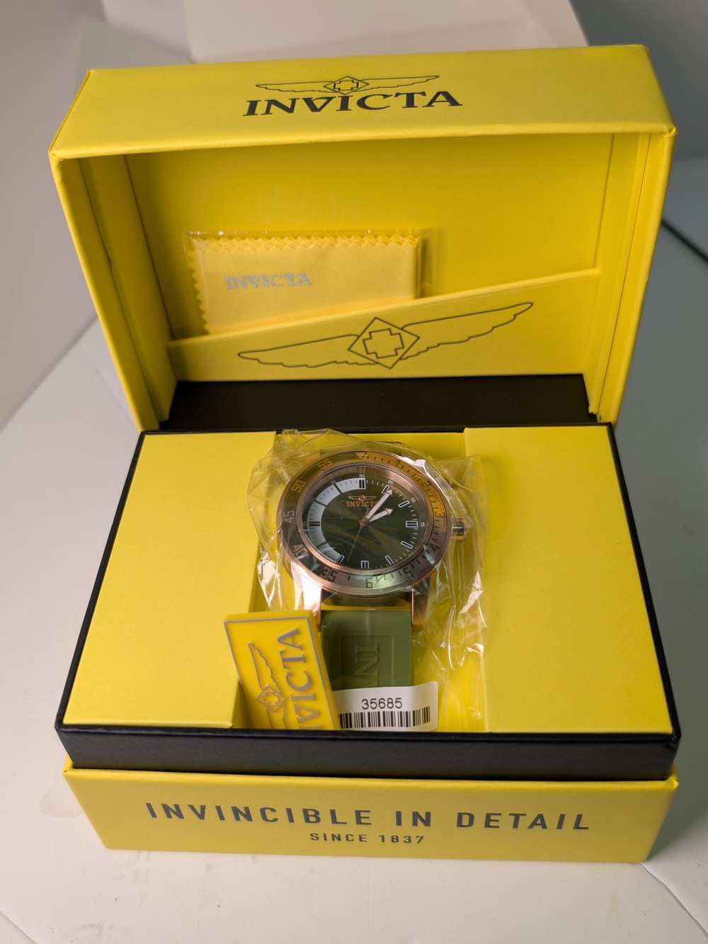 Invicta Green Dial with Green Silicone Strap and Gold-Tone Case